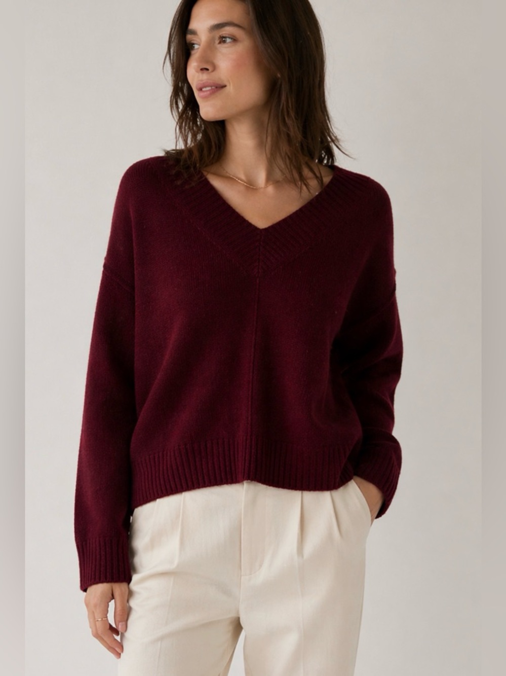 St. John 100% Cashmere‎ V-Neck Sweater Burgundy Size S